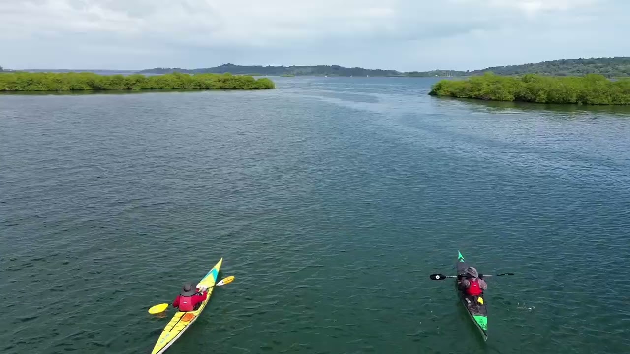 Lider & Rick around Bastimentos on foot and kayak