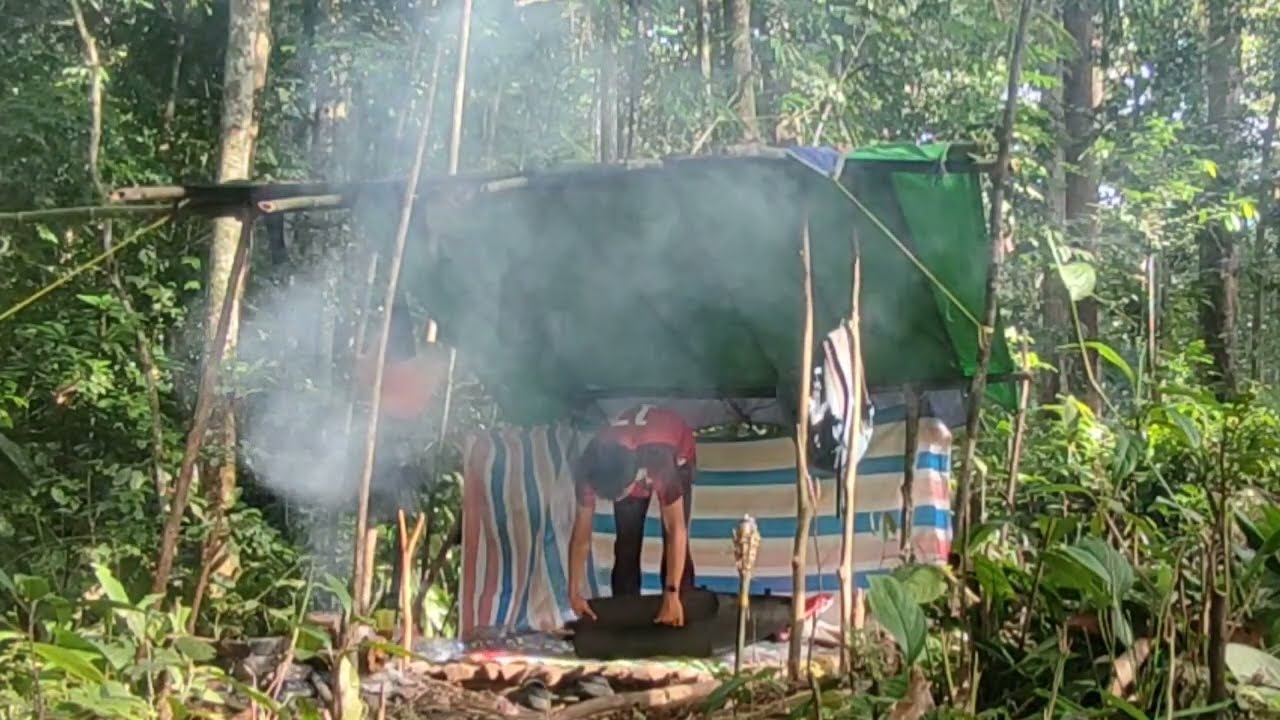 Camping bermalam di pondok durian hujan deras