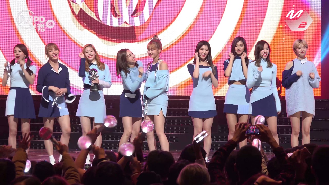 [MPD직캠] 트와이스 1위 앵콜 직캠 TT Fancam No.1 Encore full ver. MNET MCOUNTDOWN 161110