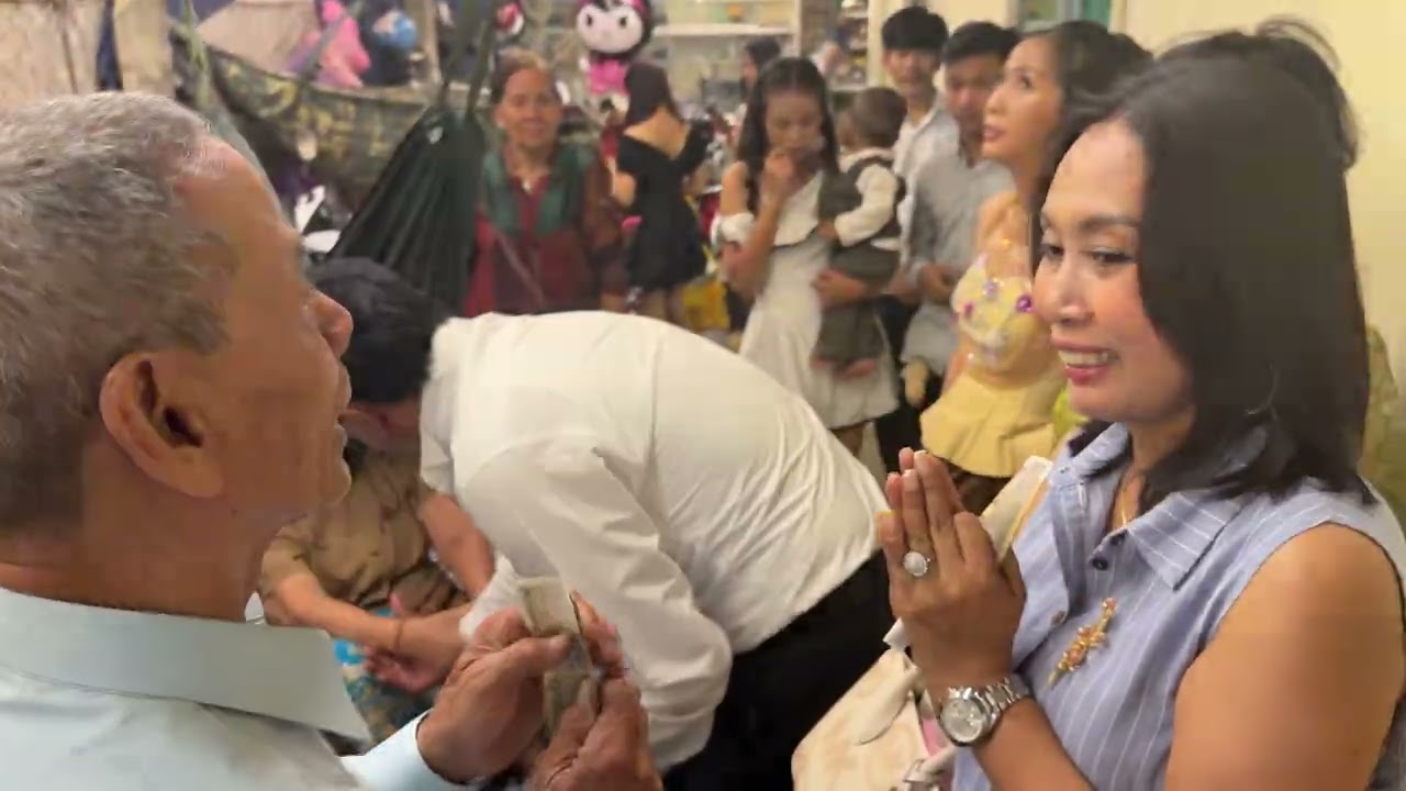 ត្រកូល​ (​ តូច​ )​ទៅ​ញាំ​ការ​បងប្អូន​ជីដូន​មួយ​