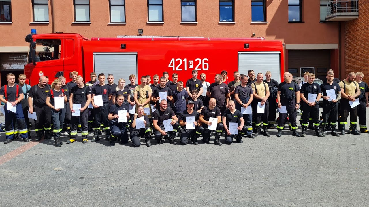 Egzamin praktyczny dla 49 nowych strażak&oacute;w  z powiatu  Gnieźnieńskiego w JRG PSP Gniezno