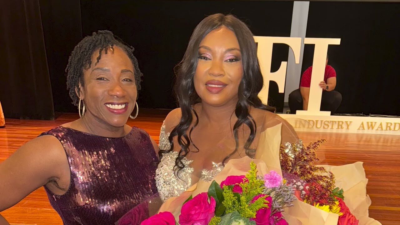 Liris Crosse receives the Icon Award at the FFIAs