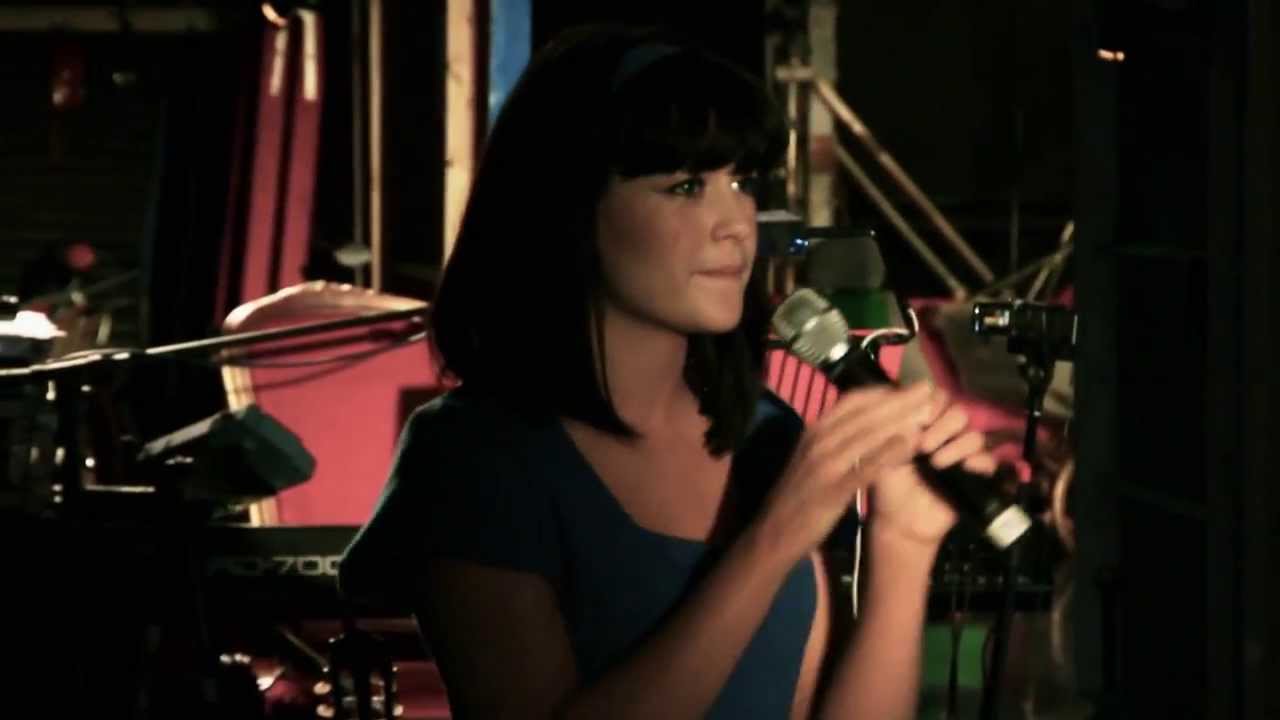 Alice In Funderland // Somebody That I Used To Know - Cover