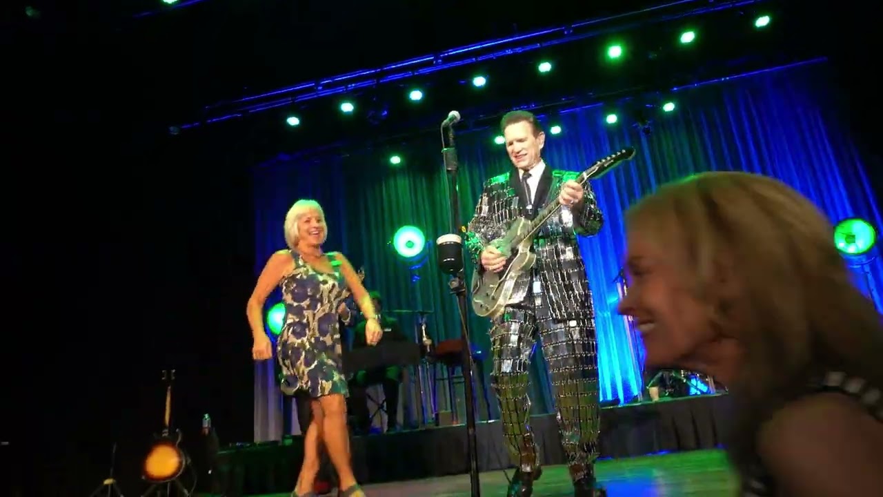 2025 Chris Isaak 