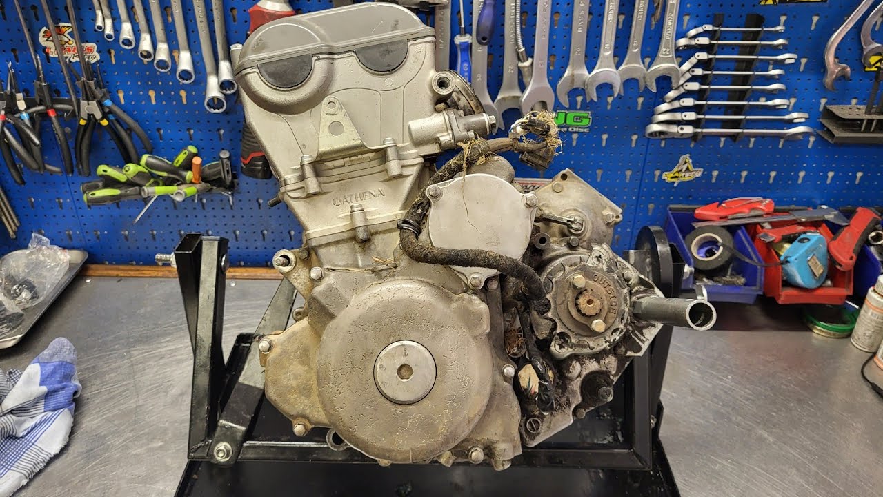 Suzuki LTR450, rozbiórka silnika. Przygotowanie do remontu.