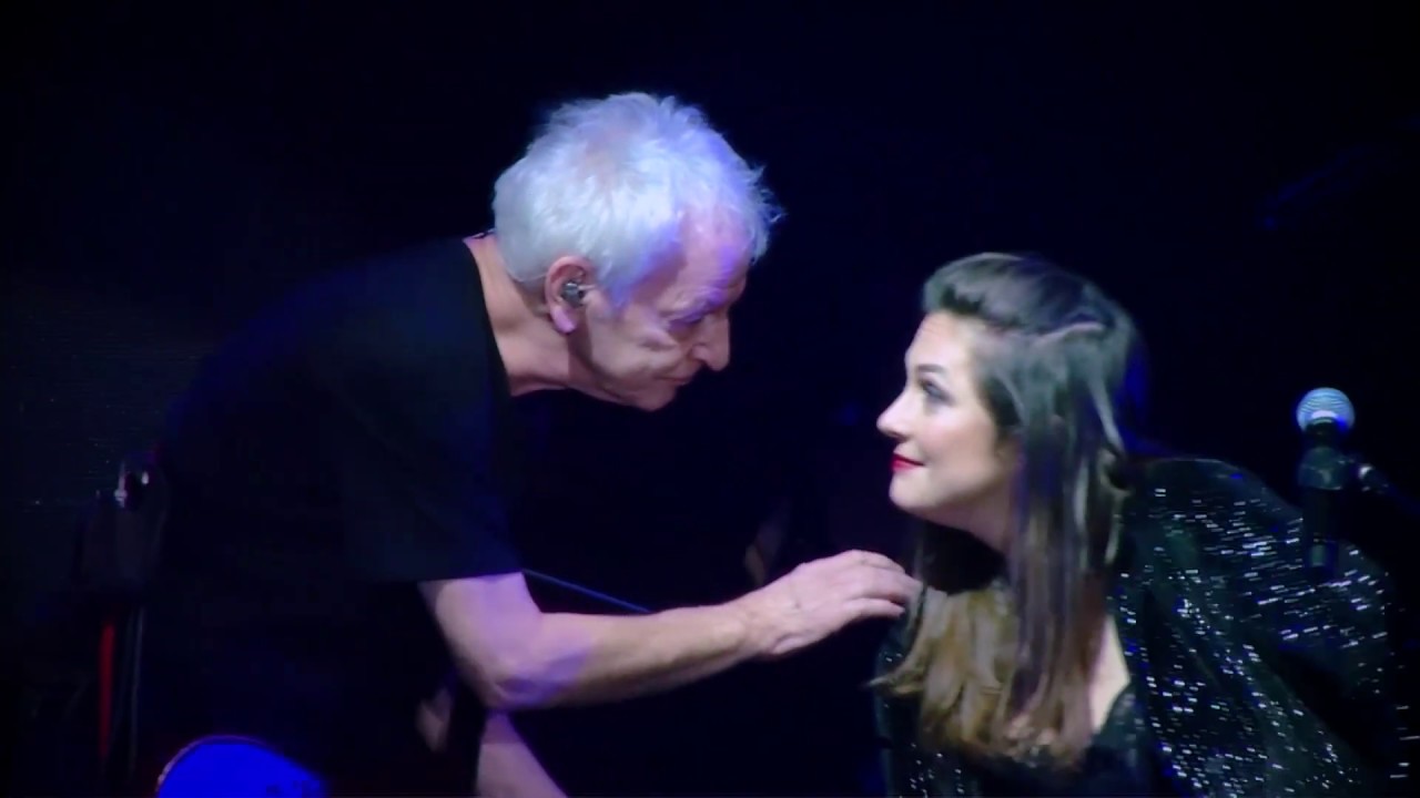 קרן פלס מארחת את שלום חנוך - 