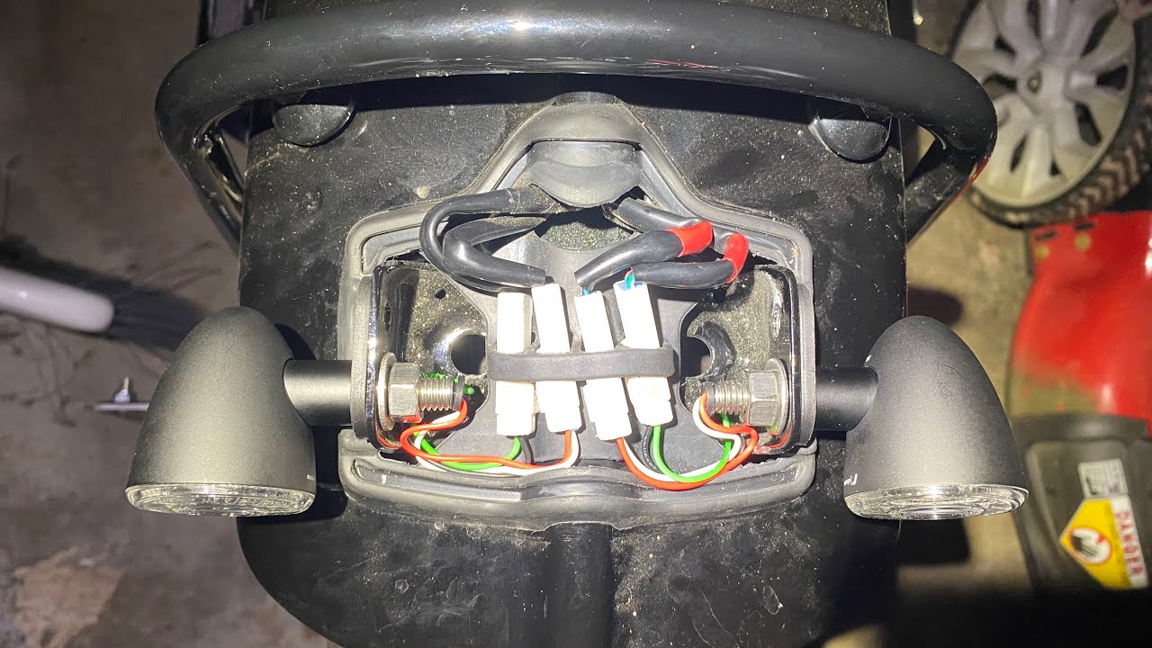 Installing Multifunctional Tail Lights on a Triumph Bobber Black Short Fender + OEM Fittings List.