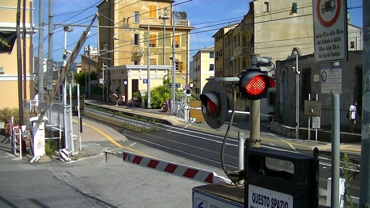 Spoorwegovergang Bogliasco (I) // Railroad crossing // Passaggio a livello