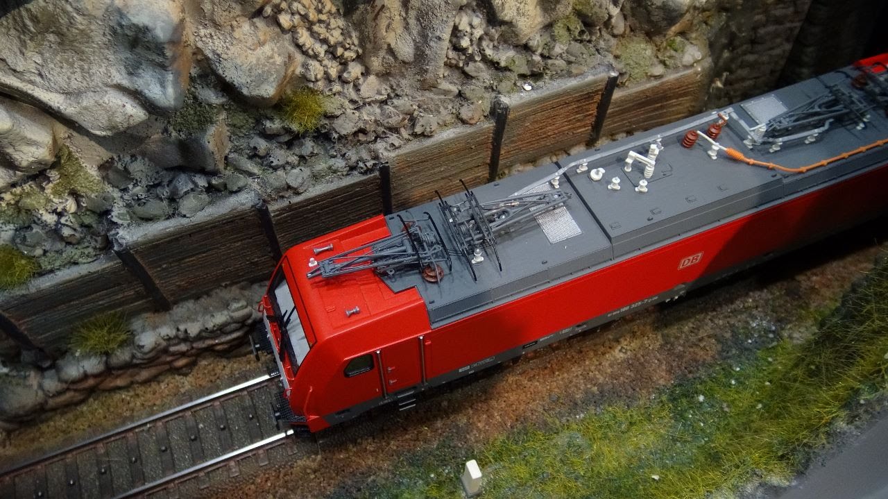 BEAUTIFUL MODEL RAILWAY LAYOUT AND CITY NEWS 2016 NUREMBERG TOY FAIR [PL]