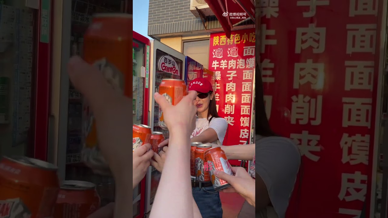 250419 Fans bumped into Jessica Jung at The Mausoleum of Emperor Qin Shi Huang & treated them drinks