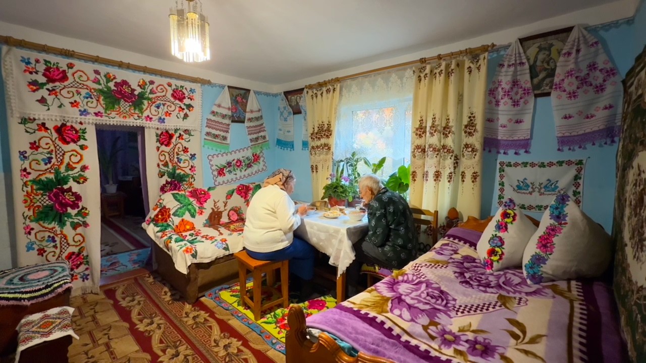 Cozy Rural Life in the Carpathians 🏔️❤️ Grandma & Grandpa’s Hardworking Day