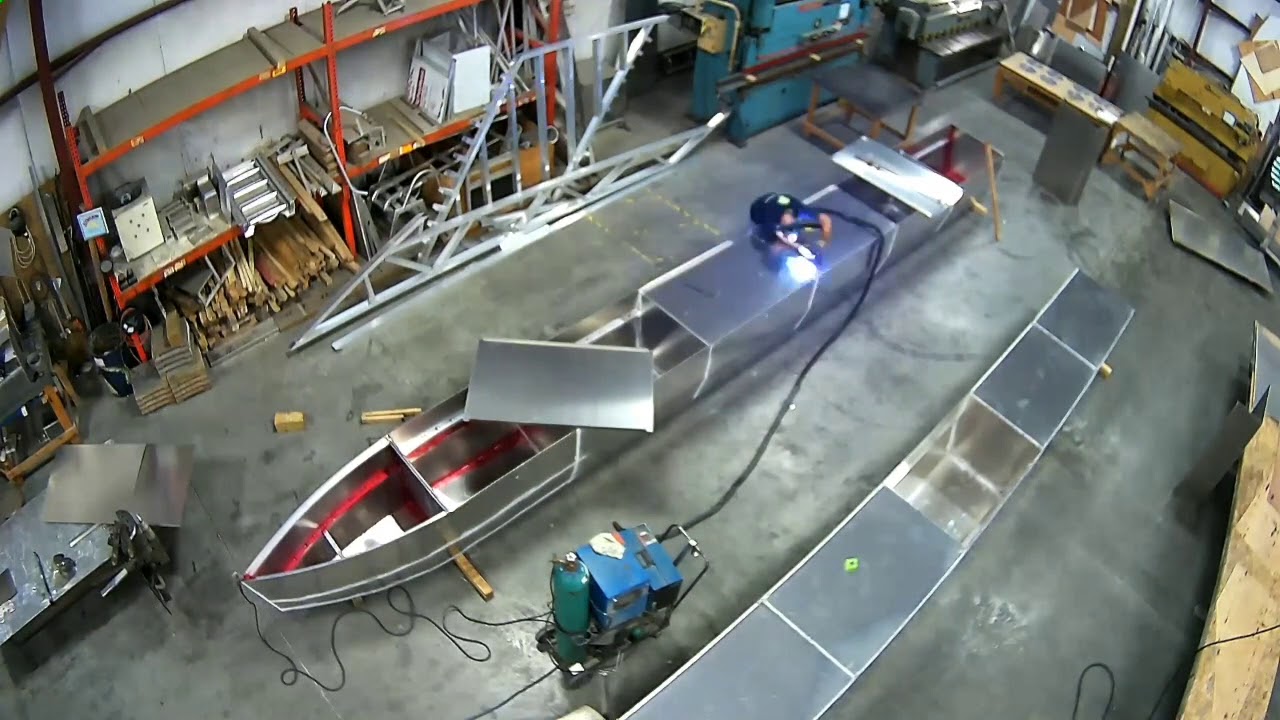 Roamer Marine Aluminum Pontoon Fabrication