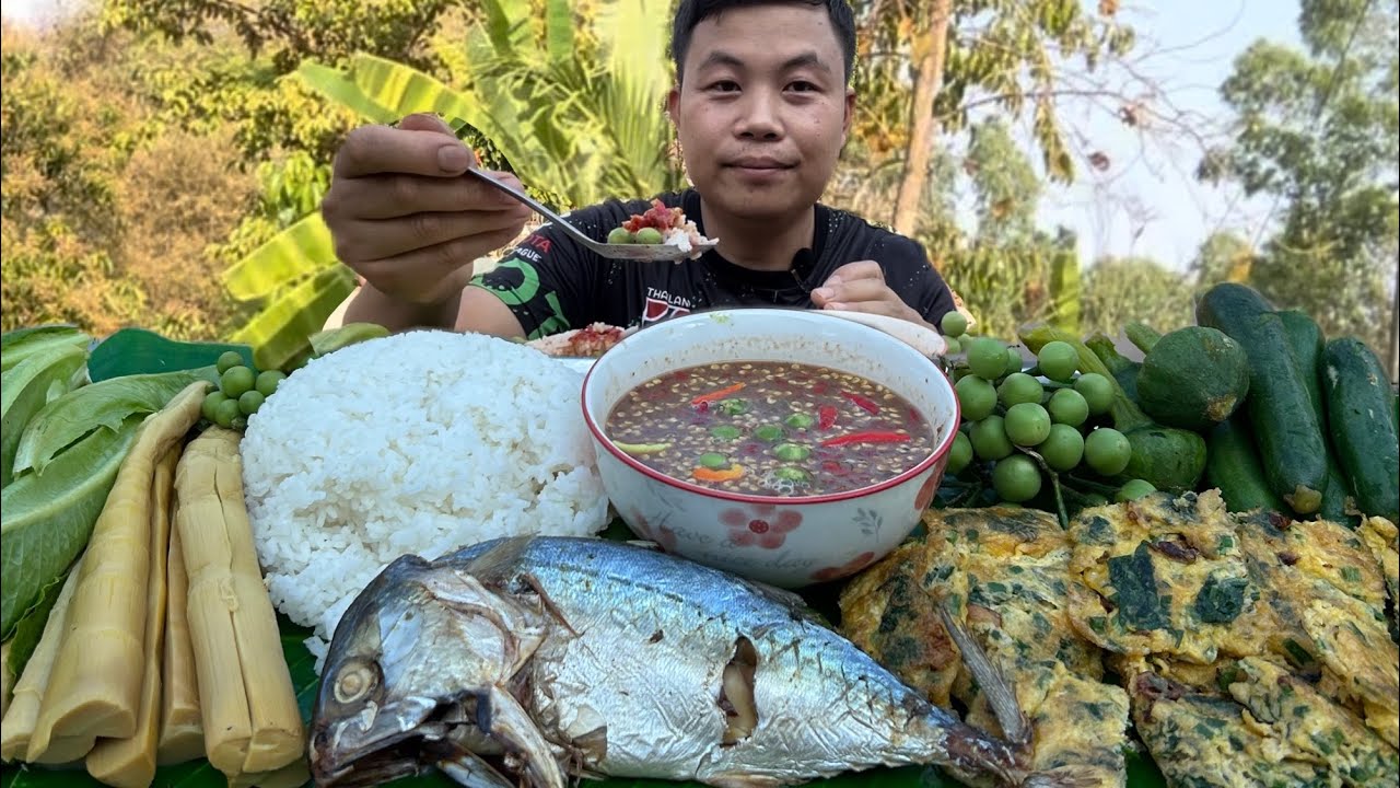 น้ำพริกกะปิ♨️ปลาทูย่างไข่เจียวหอมๆผักมาเต็มถาดอร่อยแซ่บหลายเด้อ😋😋😋