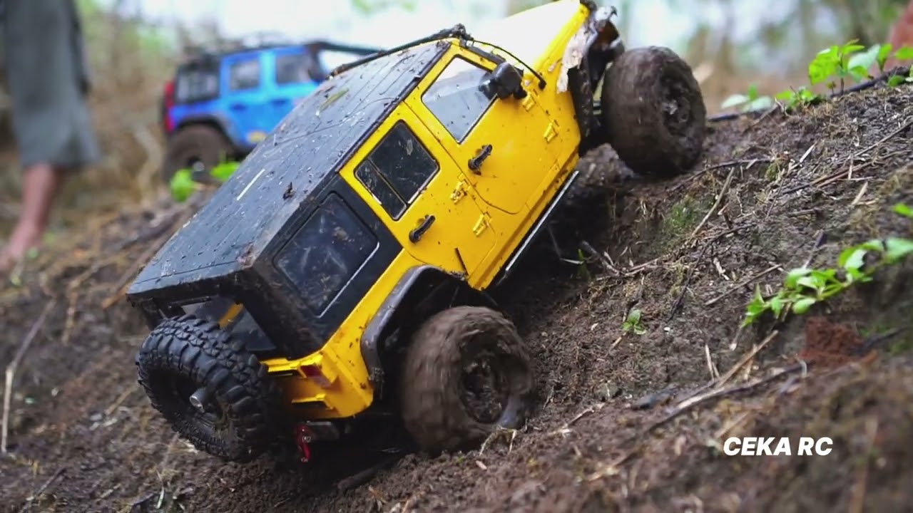 Mobil Remot Kontrol Off-road Yikong YK4102 pro dan Axial SCX10