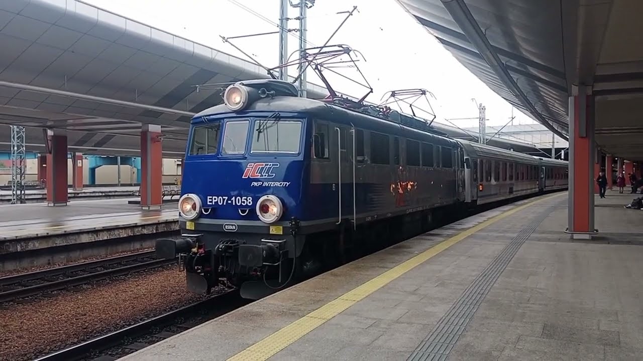 EP07-1058 z TLK MAŁOPOLSKA do Krynicy-Zdroju odjeżdża ze stacji Kraków Gł. 11.10.2025