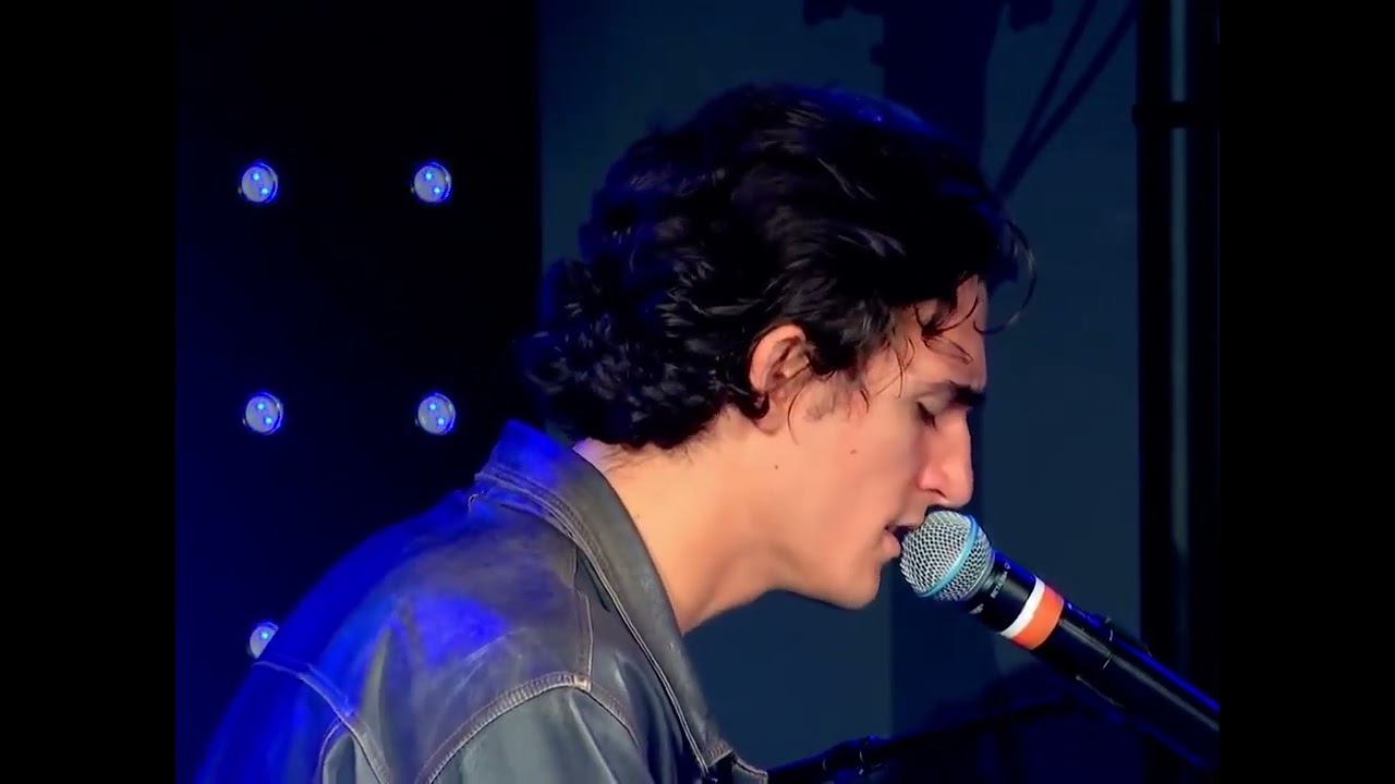 tamino playing ‘you don’t own me’ at le grand studio rtl in 2022