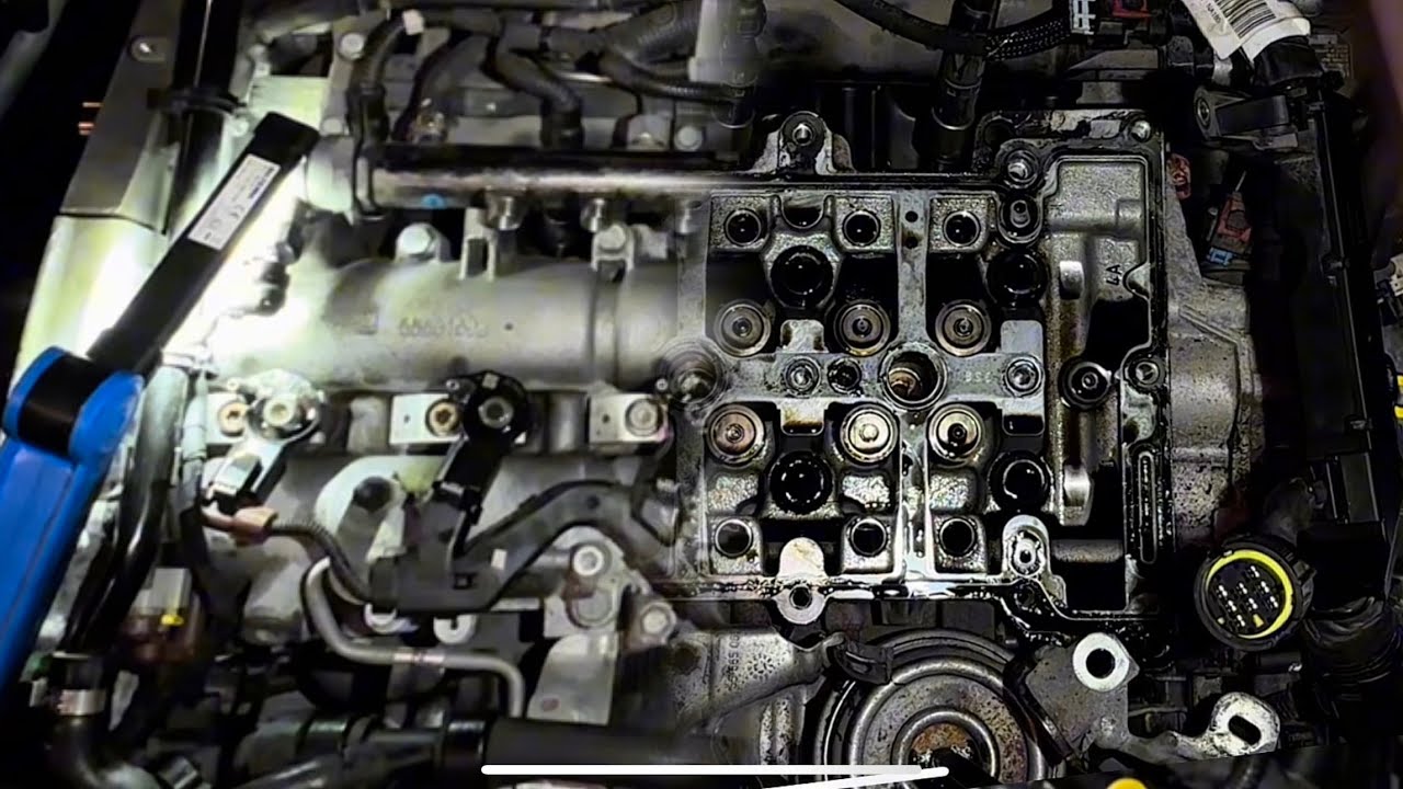Opel Insignia 2.0 CDTI 2014 cylinder head cover removal