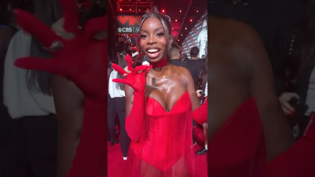 Celebs Make Confessions on the VMAs Red Carpet