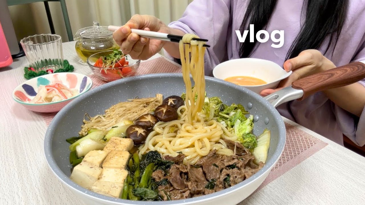 【40代独身一人暮らしvlog】松ぼっくりお菓子作り＆自宅トレーニングの筋トレで健康管理とダイエットも頑張る日常。ネットで見たすき焼きレシピやトマトスープリゾットに挑戦、可愛いいなり寿司
