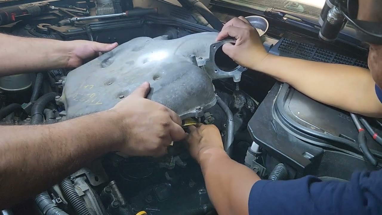 Infiniti fx35 2007 ( How to replace the valve cover gasket tutorial )