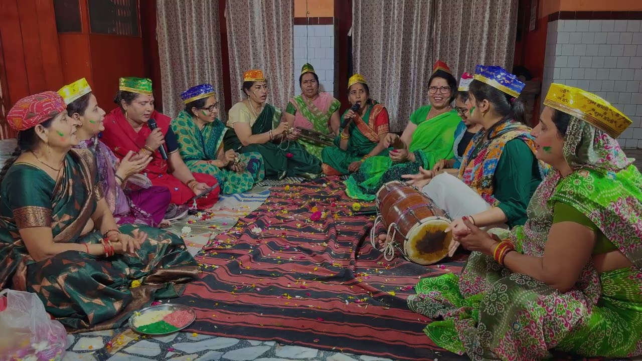 रंग बरसे भीगे चुनरवाली, रंग बरसेअरे कैने मारी पिचकारी तोरी भीगी अंगिय 