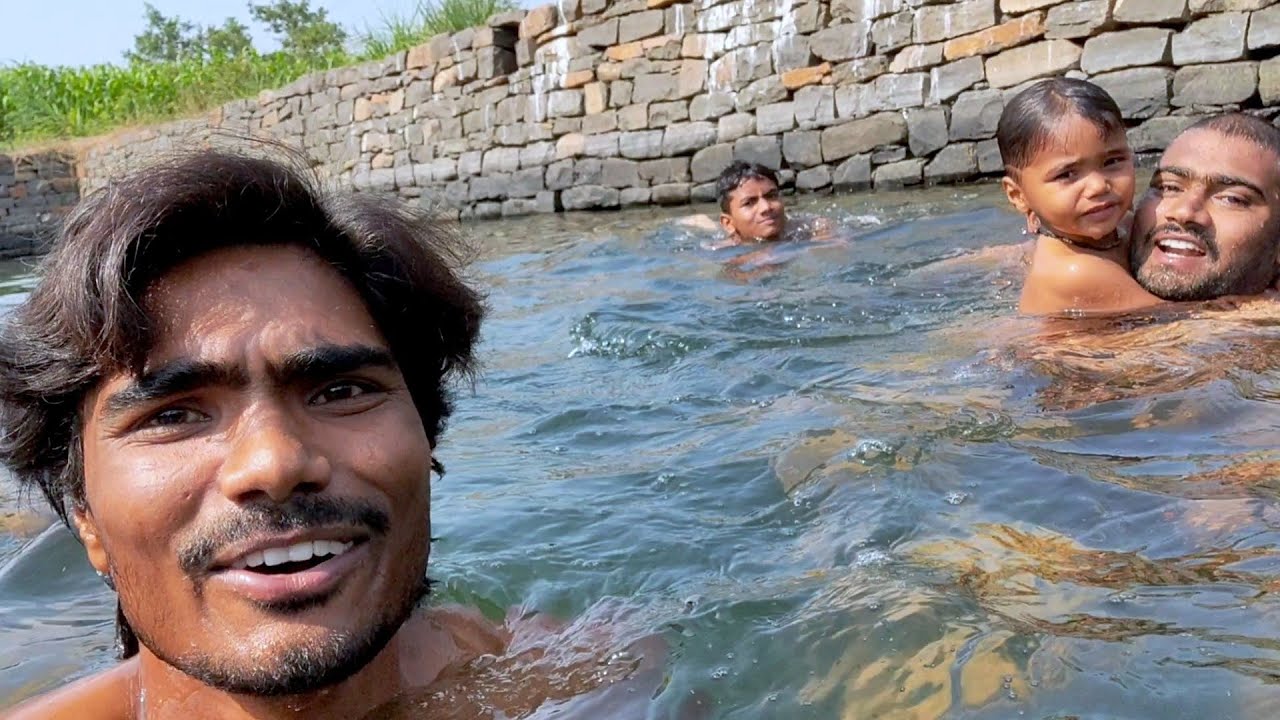 कृष्णा गेला पोहायला पोहताना कृष्णाची निघाली चड्डी 😆😆