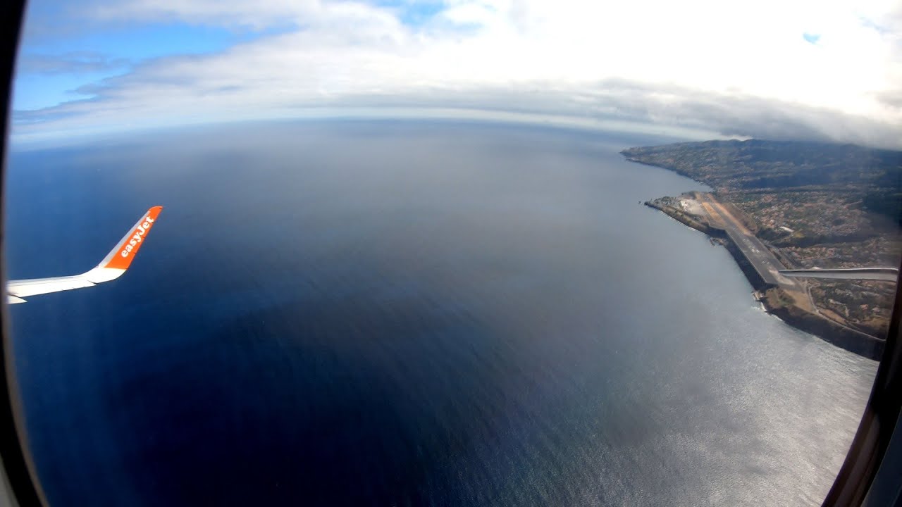 EasyJet Powerful take off from Funchal Madeira