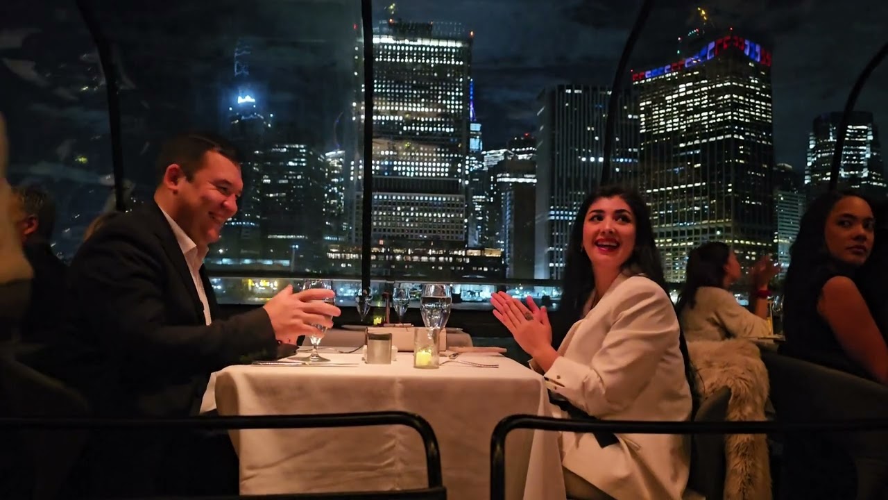 Bateaux New York Dinner Cruise unutilmas onlarni taqdim etdi.