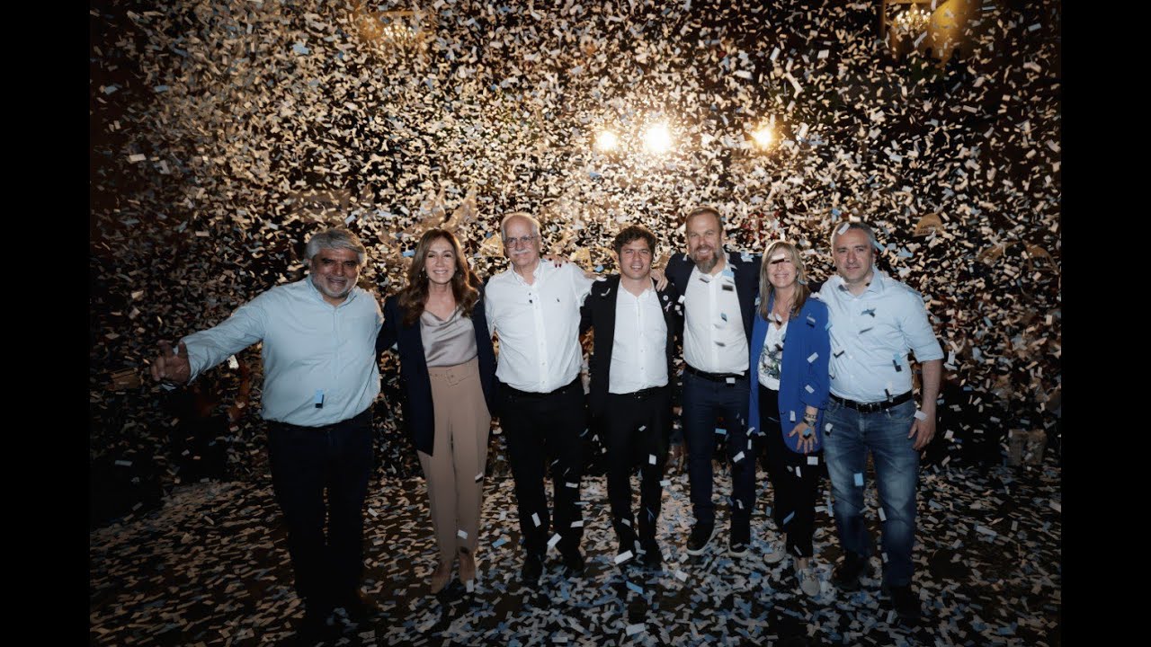 Recorrida por la Casa de la Provincia y Acto en Ezeiza