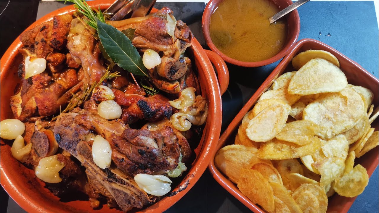 Pernil de porco assado no barro