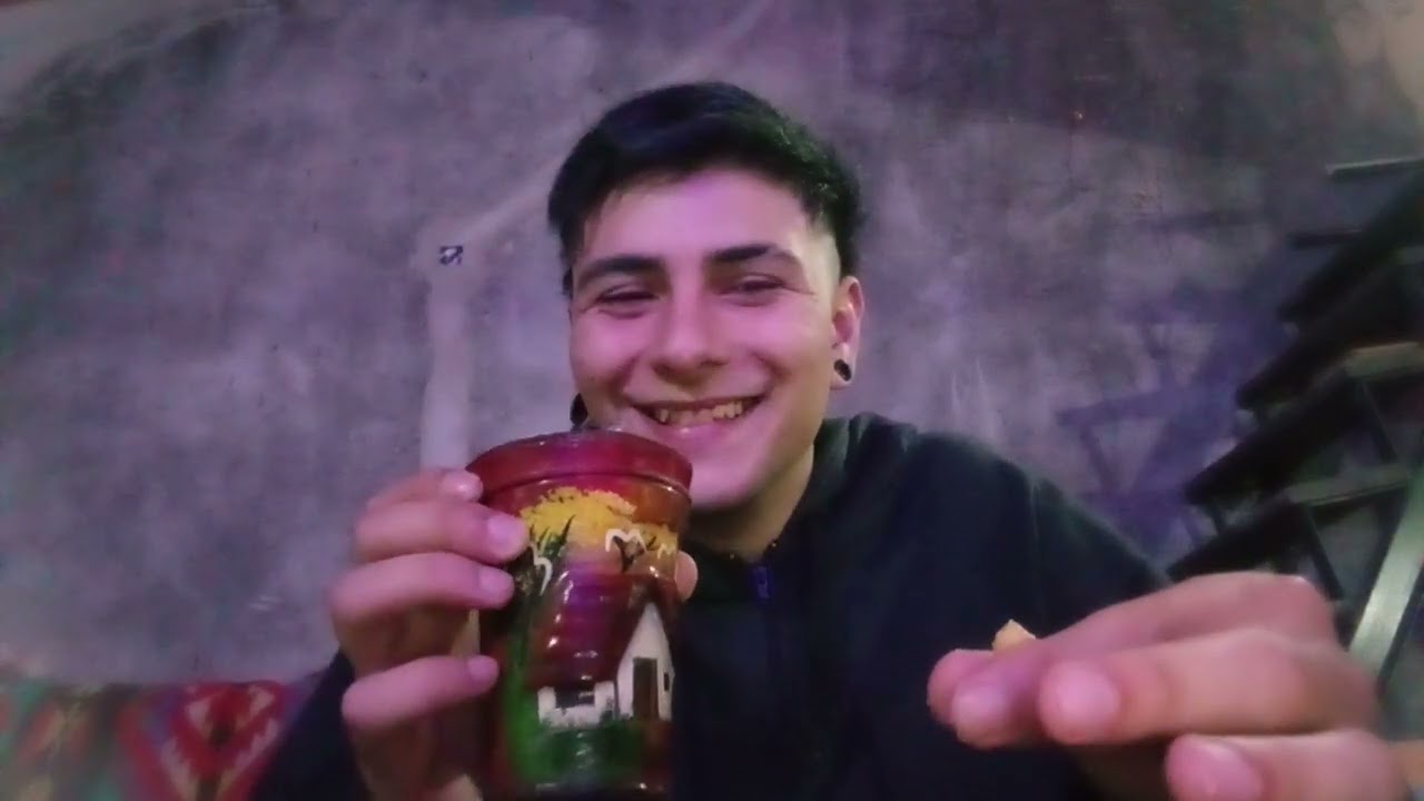 Asmr- Comiendo, probando algo NUEVO (video improvisado)
