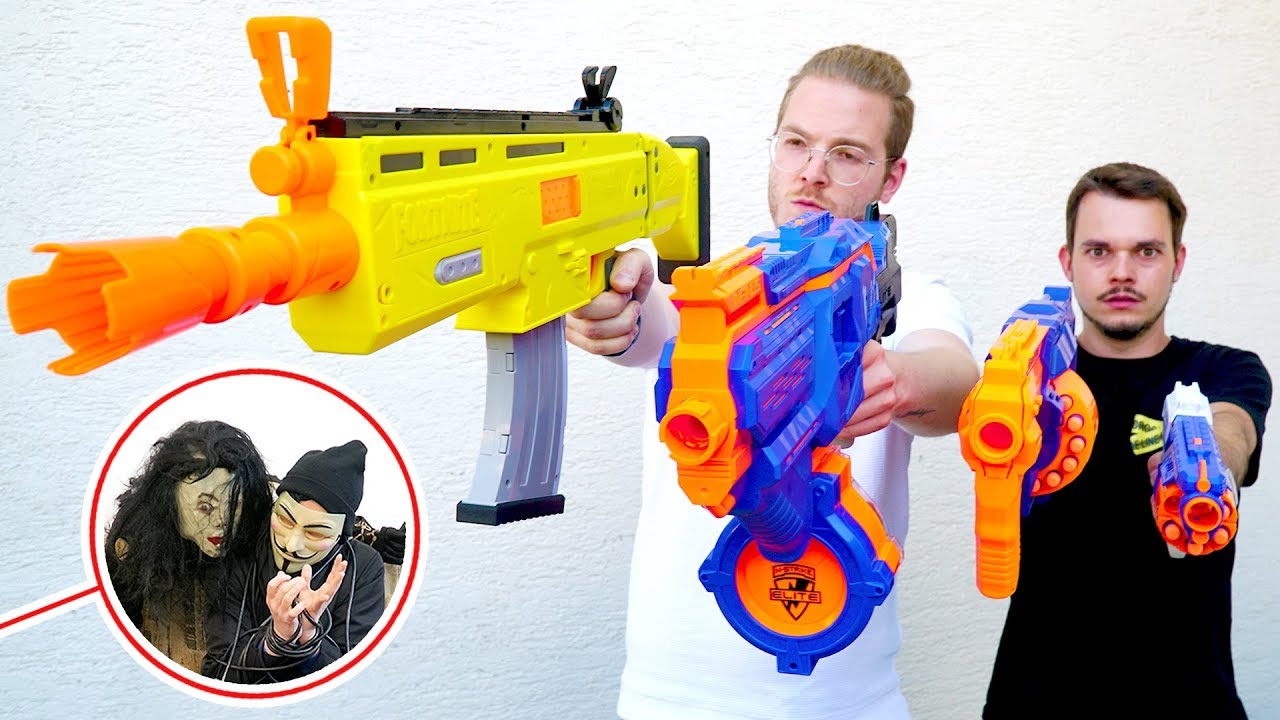 GAME MASTER mit FORTNITE NERF BLASTER vom AYUWOKI retten !!!