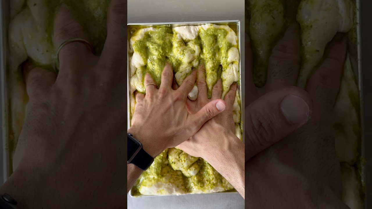 Focaccia con pesto #focaccia #ricette #food #lievitati #lievito