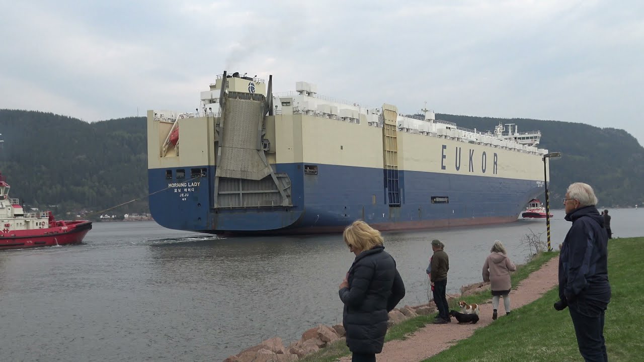 The Giant Ship, EUKOR Morning Lady, utgående, største skipet som har passert Svelvikstrømmen..
