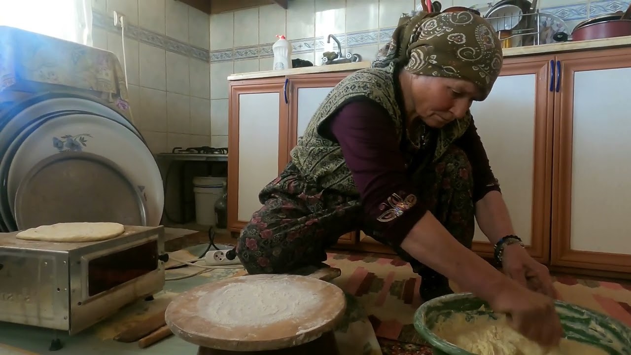 KÖYDE SÜPER KADIN İLE MAYALI EKMEK YAPIYORUZ  Turkish village life make bread