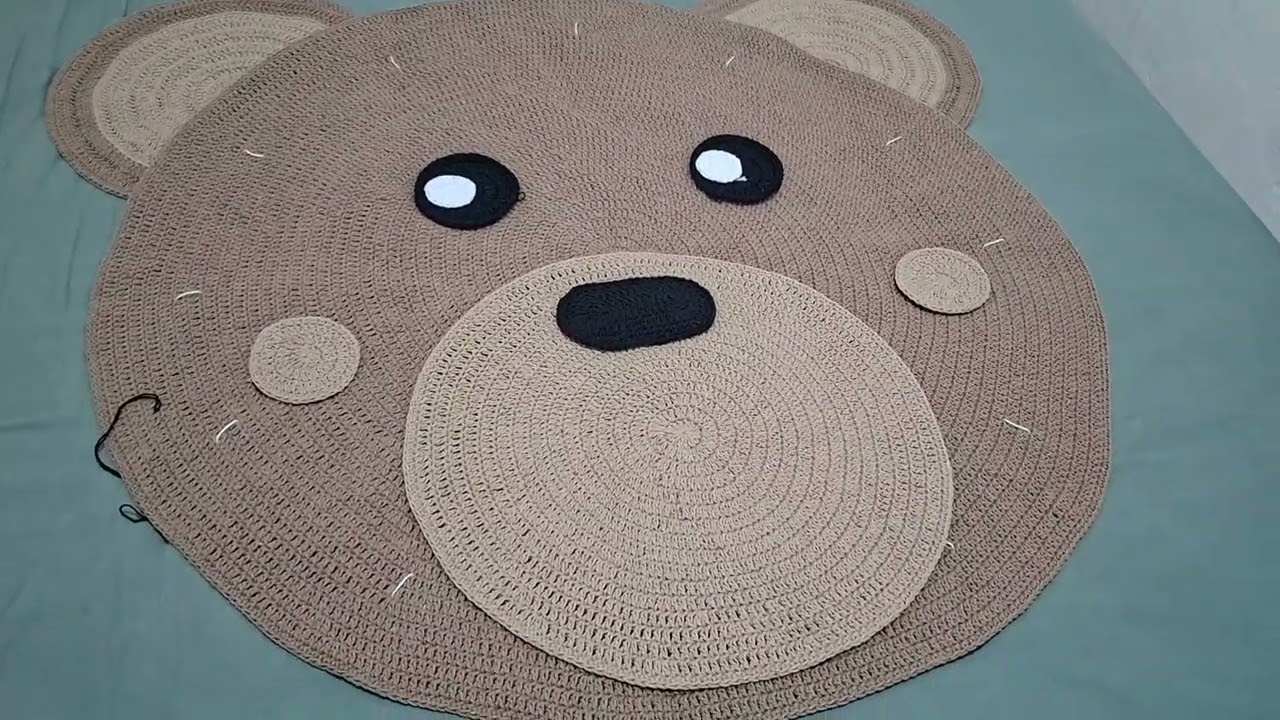 Produção da primeira semana de fevereiro com muitas flores 🌺🌼🌸 e um urso muito fofo 🐻 #croche 