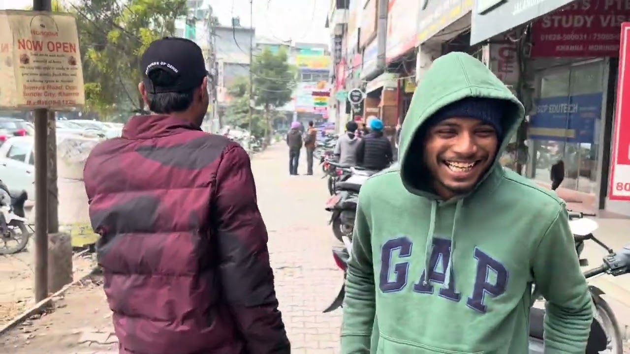 Ajj ta sapere da pitara khol leya market ch 😂 
