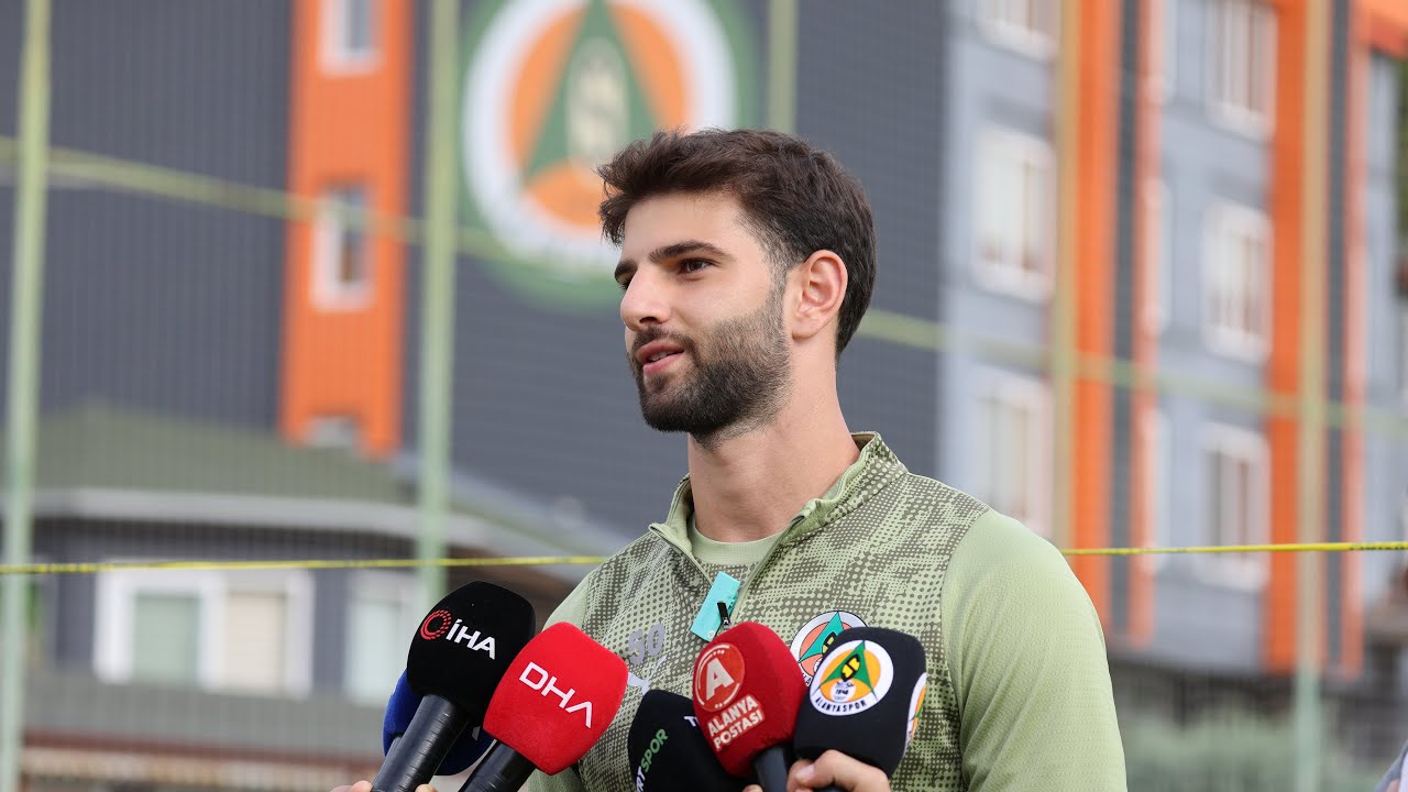 Futbolcumuz Ümit Akdağ açıklamalarda bulundu