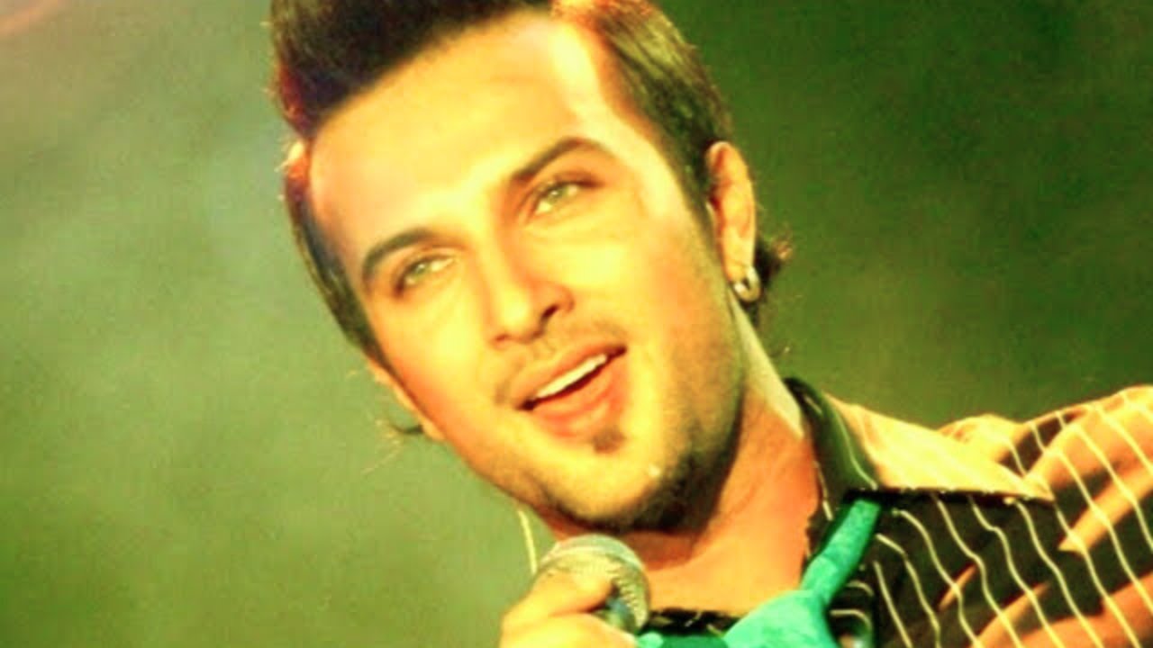 TARKAN - Uzun İnce Bir Yoldayım (Official Music Video)