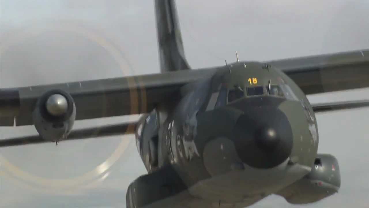 Transall C160 R18 Ville de Kolwezi : arrivée en vol au musée de l'Air et de l'Espace