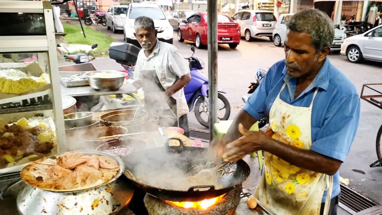 Penang Street Food 30 Years History Rasheed Mee Goreng Pos Jelutong Charcoal Flame Very Spicy 炭火印度面