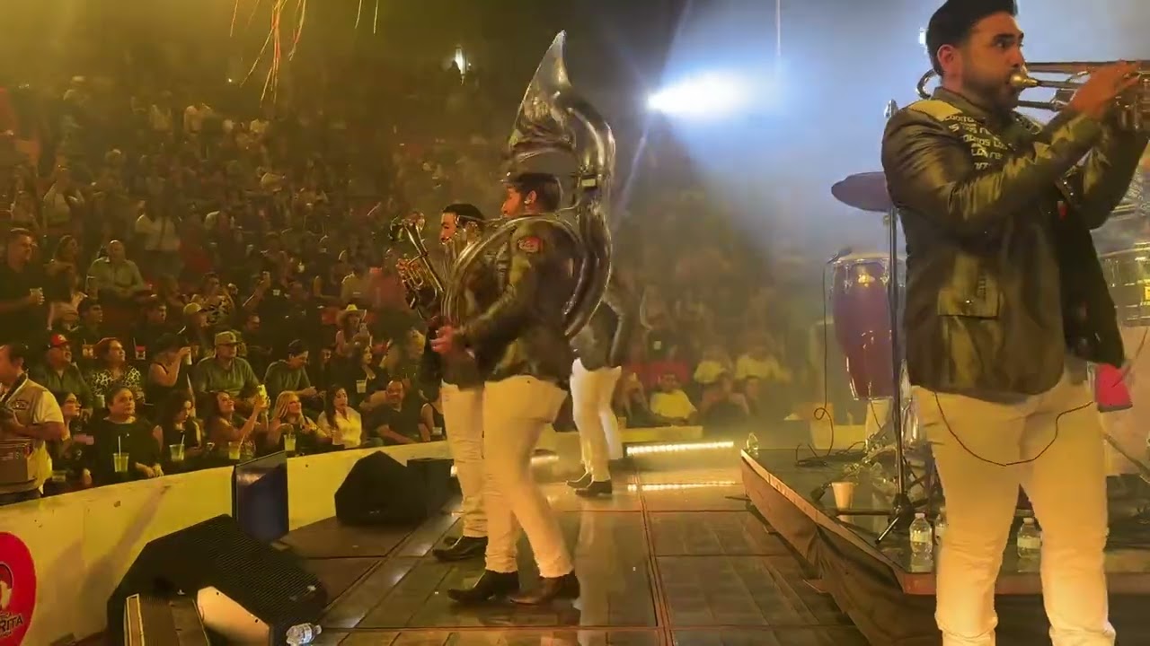 Por las calles de Chihuahua  - Banda Los Recoditos en vivo 