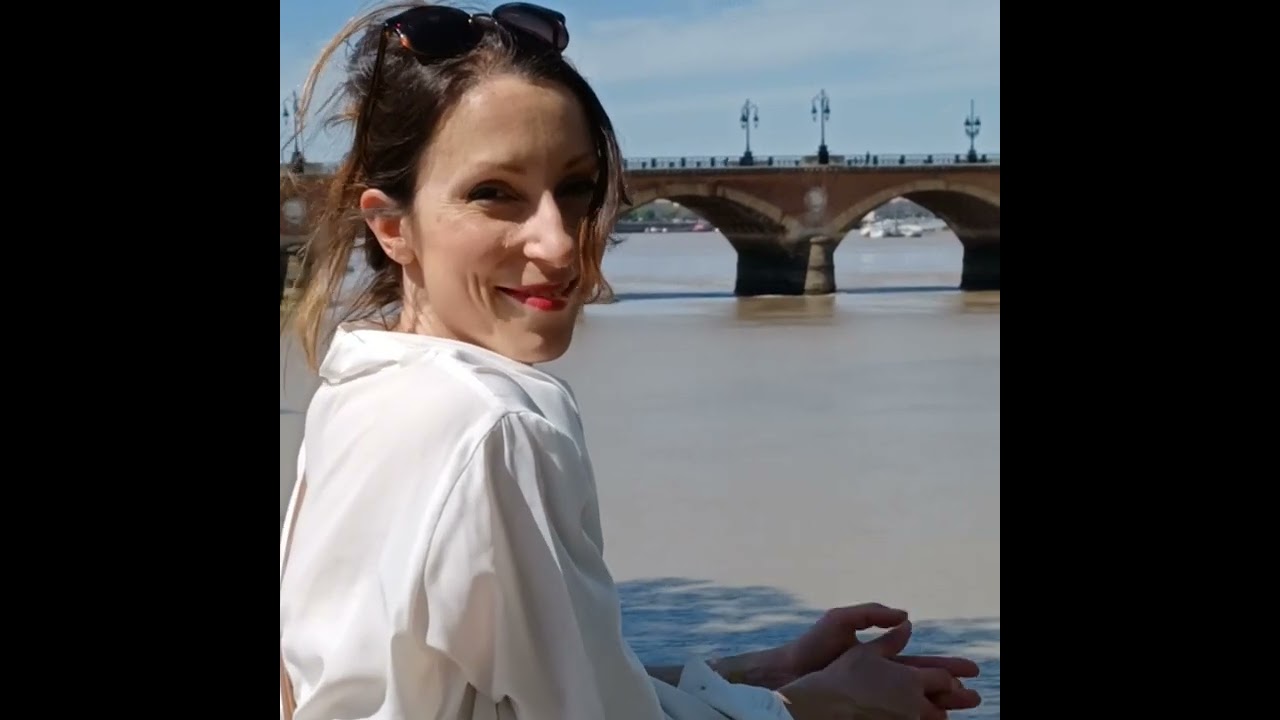 La vieille dame du palier - Aimie (Clip officiel)