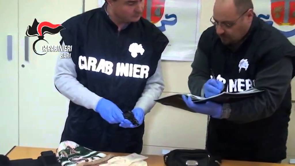 Binetto, pistola in pugno bloccati pregiudicati baresi pronti a sparare: i nomi