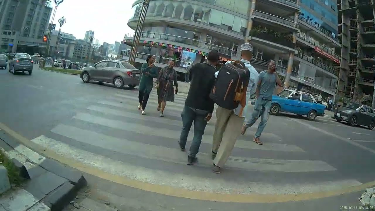 በከተማችን ጎዳናዎች , 🇪🇹 Addis Ababa walking and bick Tour 2025 , ከመስቀል እስከ ቦሌ  Ethiopia | Ethiopia