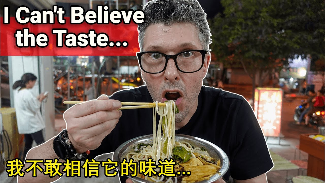 Eating Stinky River Snail Noodles in China // 在中国吃臭螺蛳粉