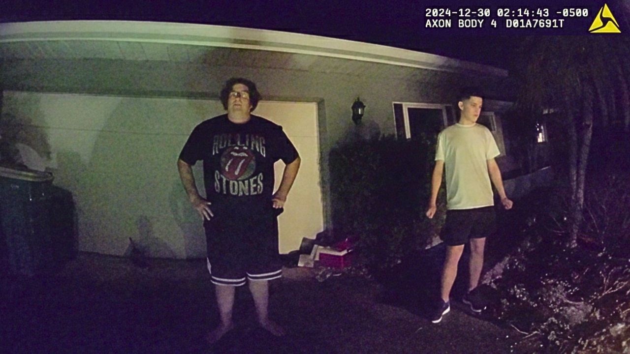 Jealous Boyfriend Loses It After Girlfriend’s Boss Drops Her Off