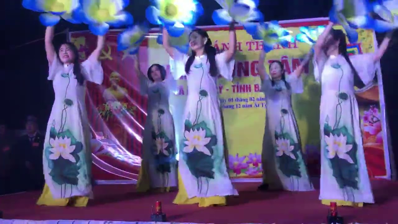 Một thoáng quê hương clbdv         Sắc mầu thể hiện