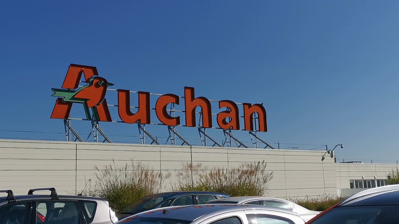 [FR] Strasbourg, parking Auchan de Hautepierre, Strasbourg, Bas-Rhin, Alsace, FRANCE.