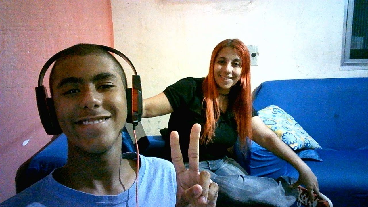 🎮 CHAMEI MINHA MÃE PRA JOGAR DOORS... SERÁ QUE ELA SOBREVIVEU?! 😱😂